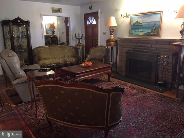 23 Glendale Road Havertown, PA 19083 - Photo 5 of 26 Gallery Image 5