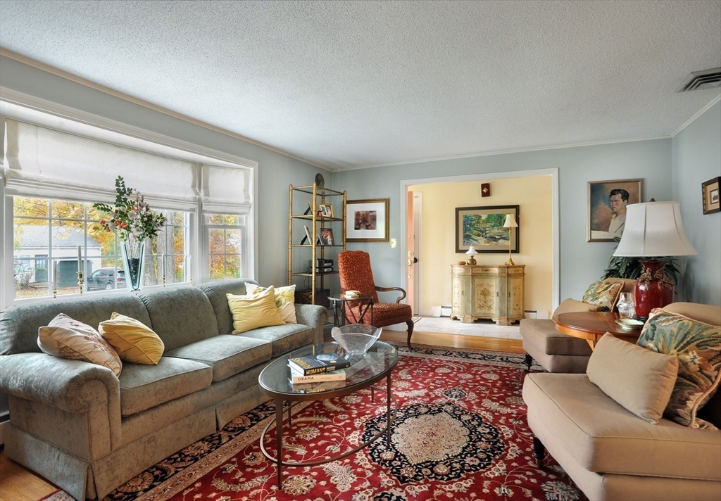 12 Oak Ridge Circle Weymouth, MA 02188 - Photo 4 of 27