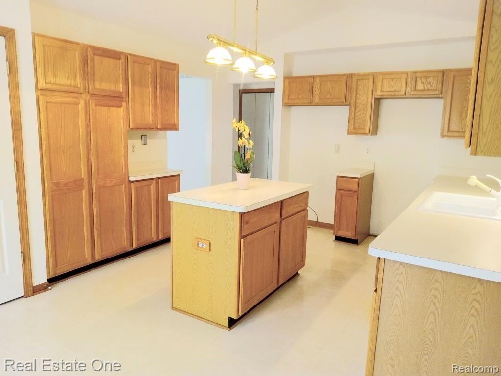 21951 Lancrest Court, Unit 294 Farmington Hills, MI 48335 - Photo 15 of 43