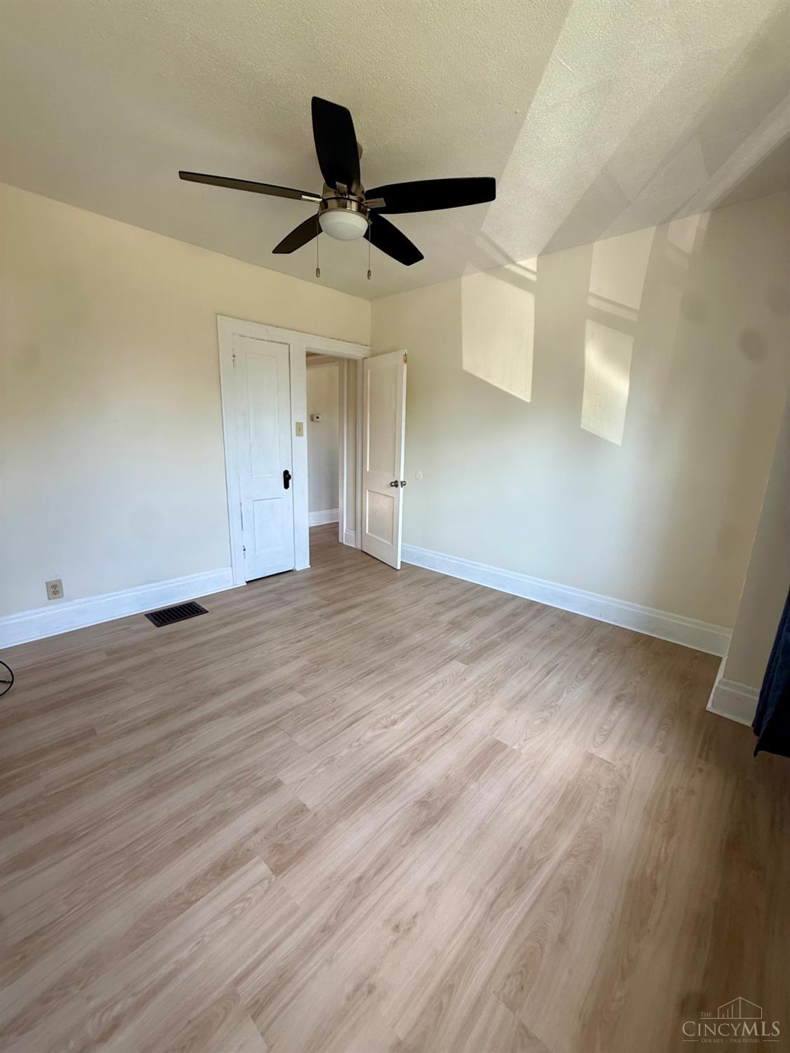 4302 Harding Avenue Cheviot, OH 45211 - Photo 9 of 24