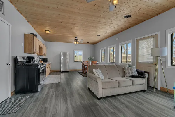$799,900 | 31574 Lowry Circle, Cushing, MN 56443