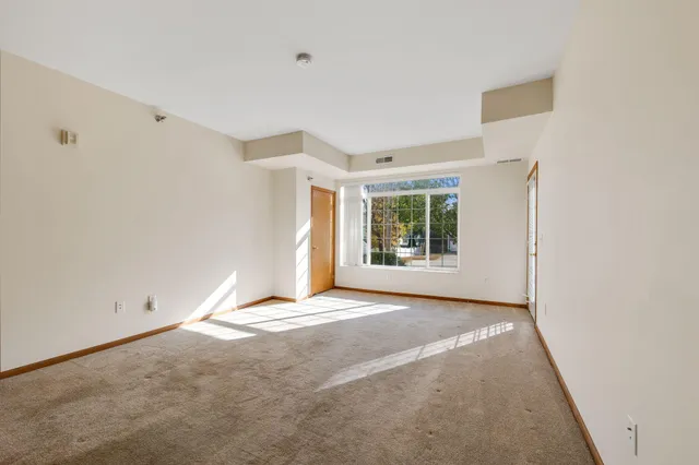 $214,000 | 8200 West 33rd Street, Unit 222, St. Louis Park, MN 55426