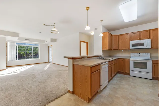 $214,000 | 8200 West 33rd Street, Unit 222, St. Louis Park, MN 55426