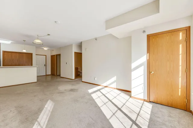 $214,000 | 8200 West 33rd Street, Unit 222, St. Louis Park, MN 55426