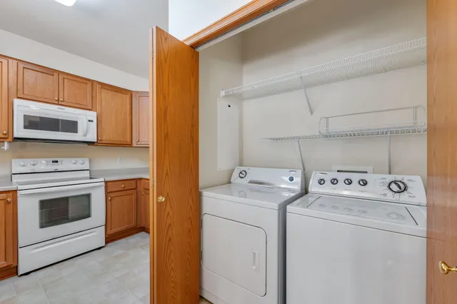 $214,000 | 8200 West 33rd Street, Unit 222, St. Louis Park, MN 55426