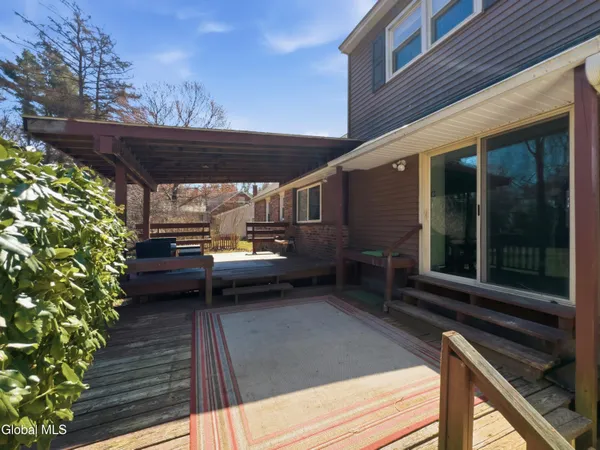 $324,900 | 138 Birchwood Drive, Guilderland, NY 12303