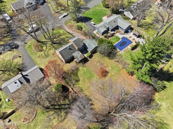 $324,900 | 138 Birchwood Drive, Guilderland, NY 12303