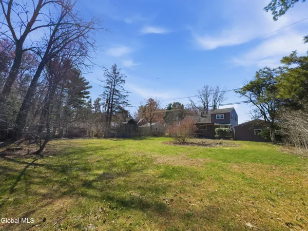 $324,900 | 138 Birchwood Drive, Guilderland, NY 12303