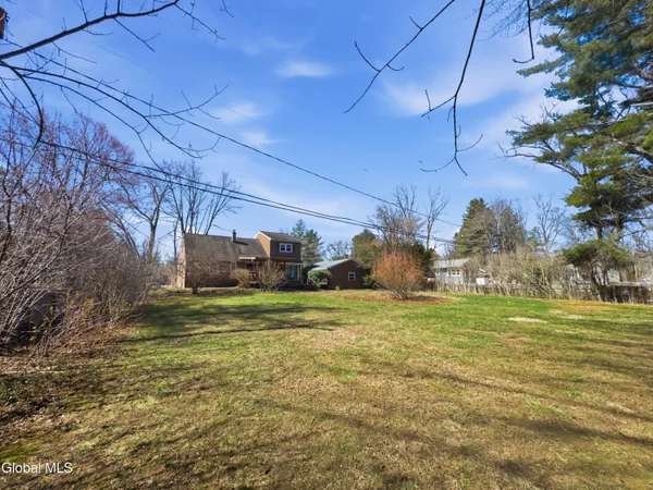$324,900 | 138 Birchwood Drive, Guilderland, NY 12303