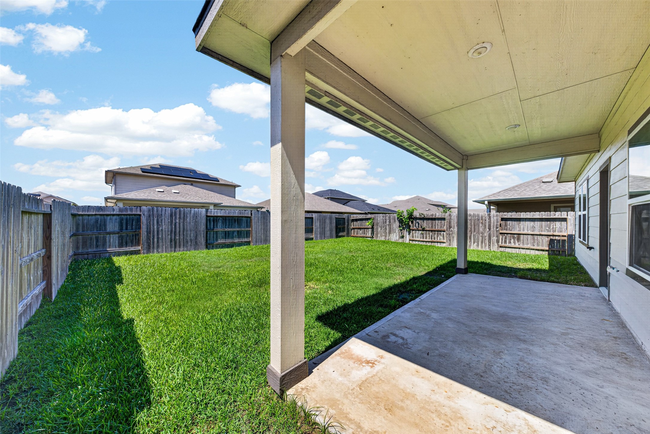 927 Cloverdale Drive Rosharon, TX 77583 - Photo 7 of 46