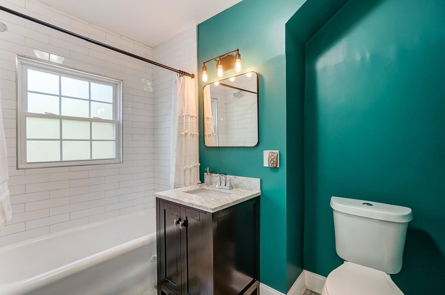 1885 Bryden Road Columbus, OH 43205 - Photo 28 of 45 Full bath
