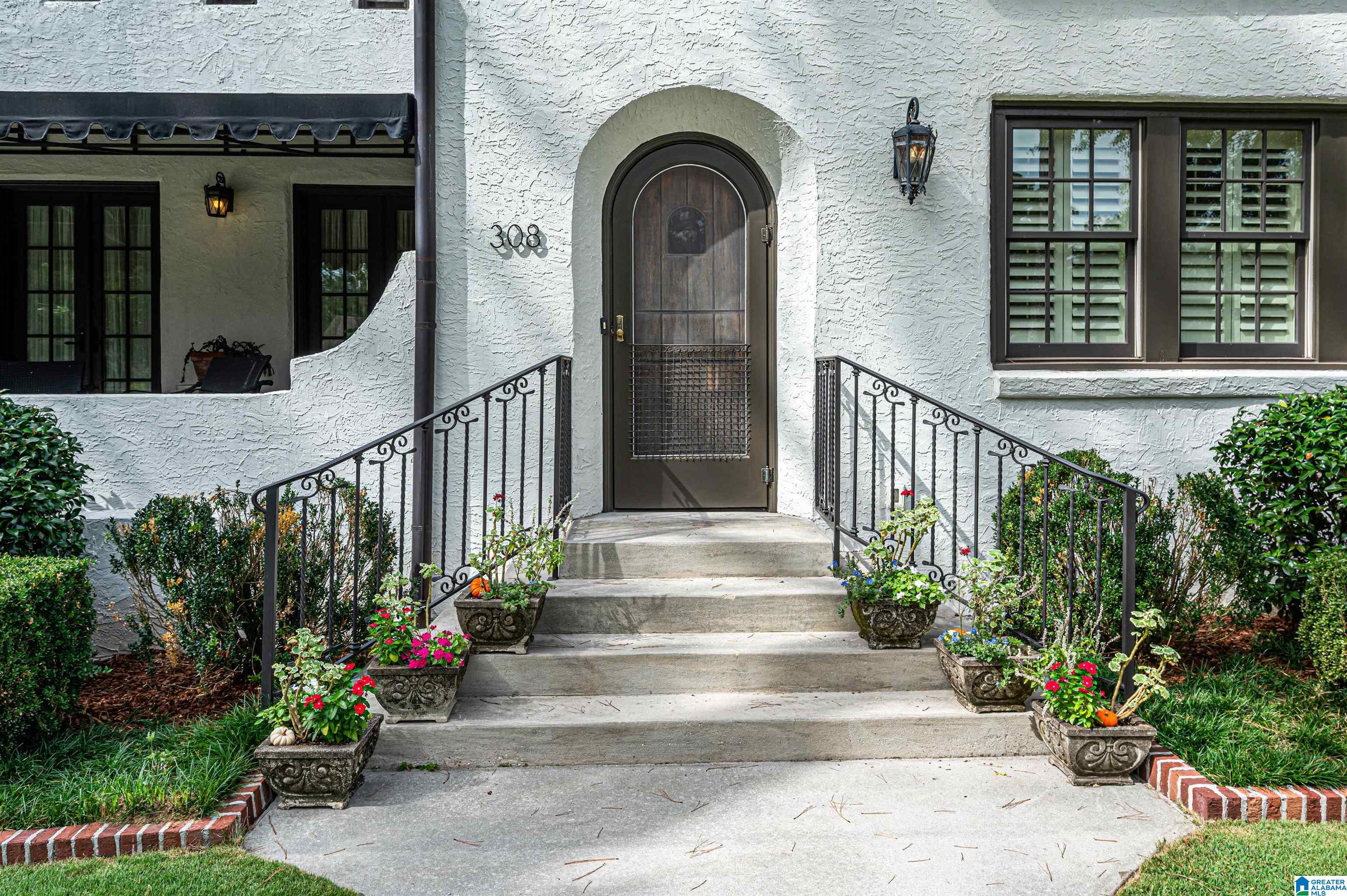 308 La Playa Place Birmingham, AL 35209 - Photo 2 of 32