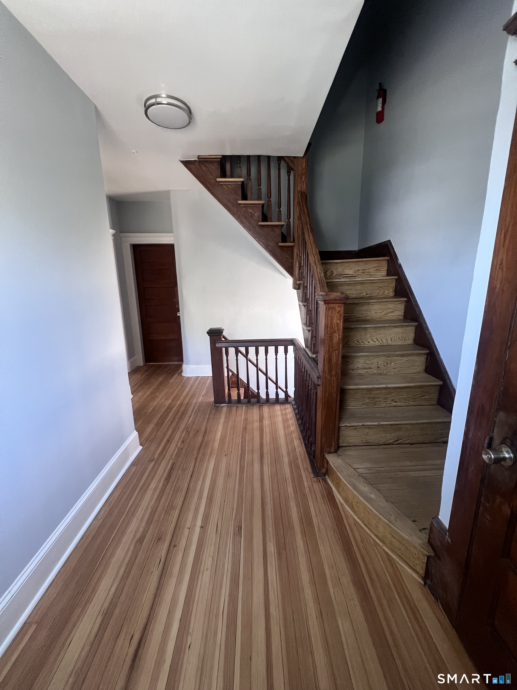 335 Ridgefield Avenue Bridgeport, CT 06610 - Photo 4 of 22