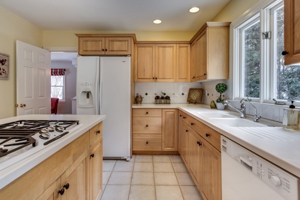 4 Hunt Road Lexington, MA 02421 - Photo 3 of 28