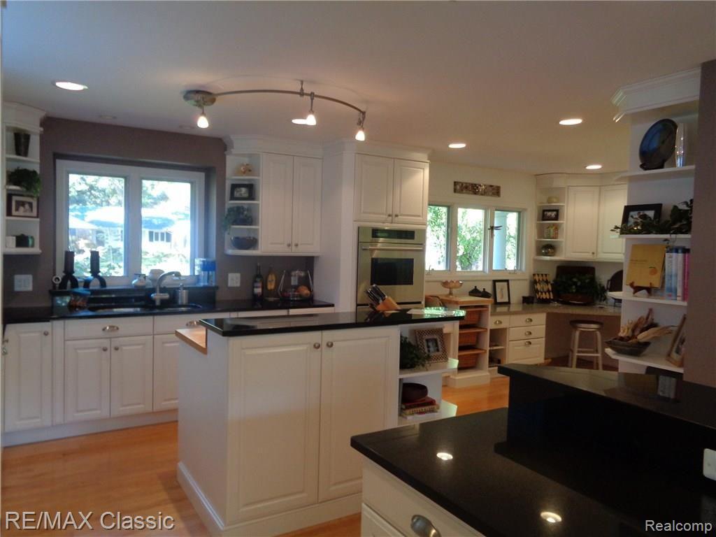 998 Top View Road Bloomfield Hills, MI 48304 - Photo 12 of 50 DSC01076.JPG