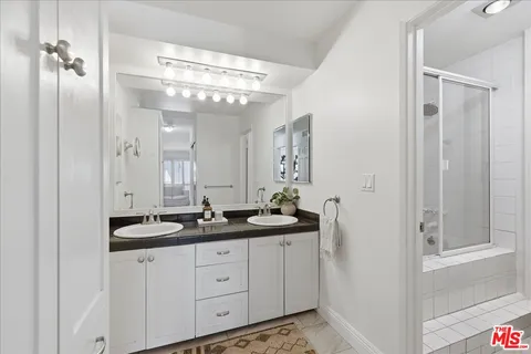 $1,180,000 | 12321 Ocean Park Boulevard, Unit 18, Los Angeles, CA 90064