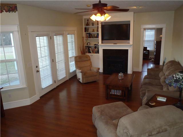 351 Dye Road Bell Buckle, TN 37020 - Photo 5 of 13 Nice Living Area off the Kitchen