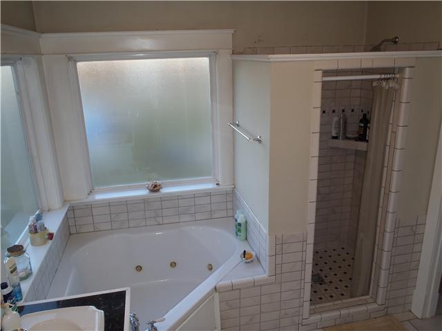 351 Dye Road Bell Buckle, TN 37020 - Photo 8 of 13 Whirlpool Bath Tub and Stand Up Shower