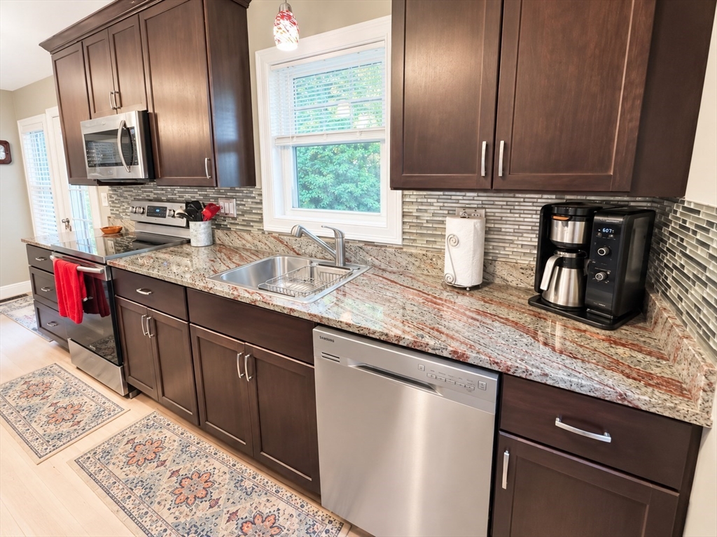 32 Turner Road Oxford, MA 01537 - Photo 5 of 40 Gallery Image 5