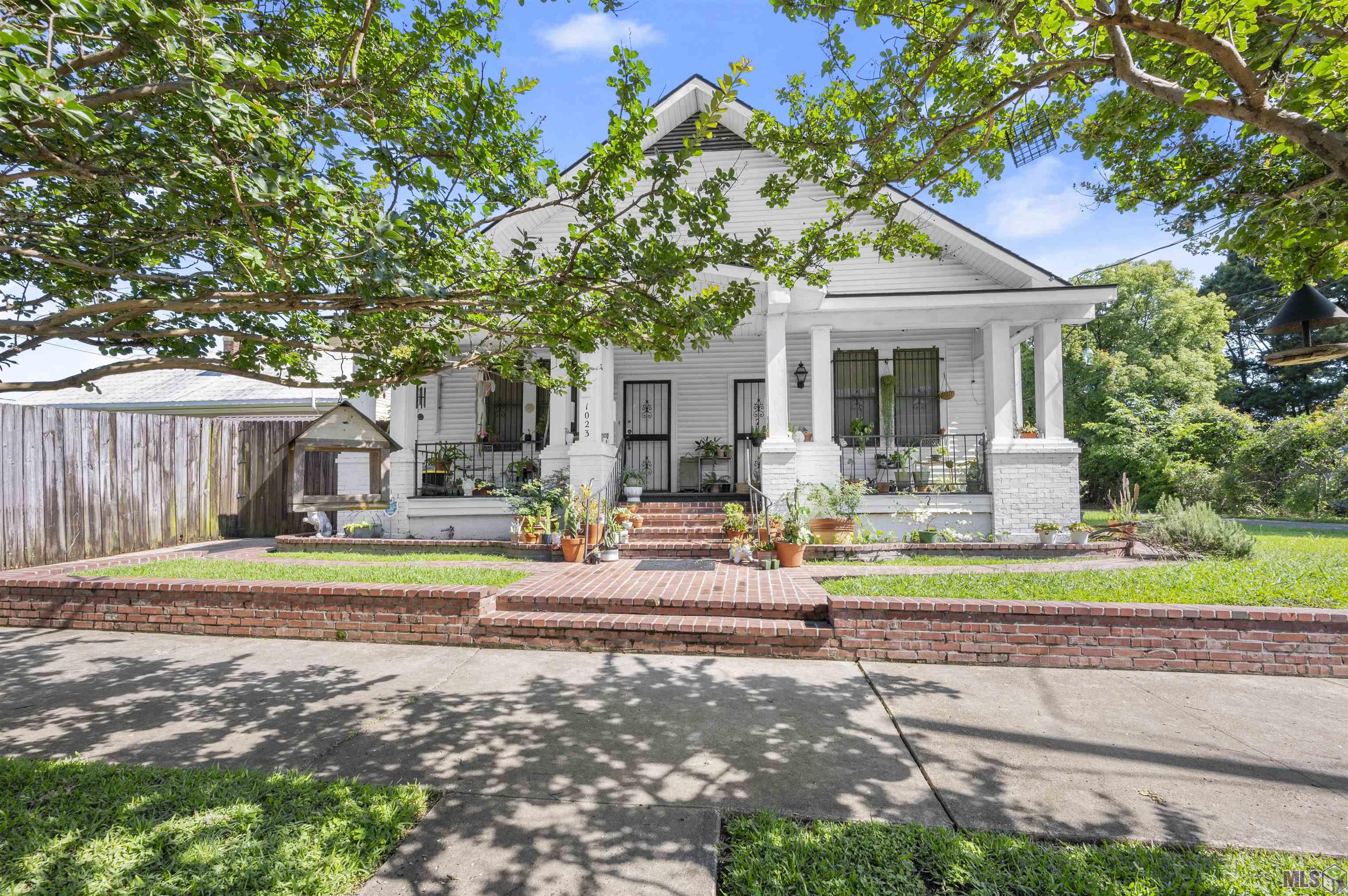 1023 Laurel Street Baton Rouge, LA 70802 - Photo 2 of 23 Multi - Family Home with 3 apartments under roof