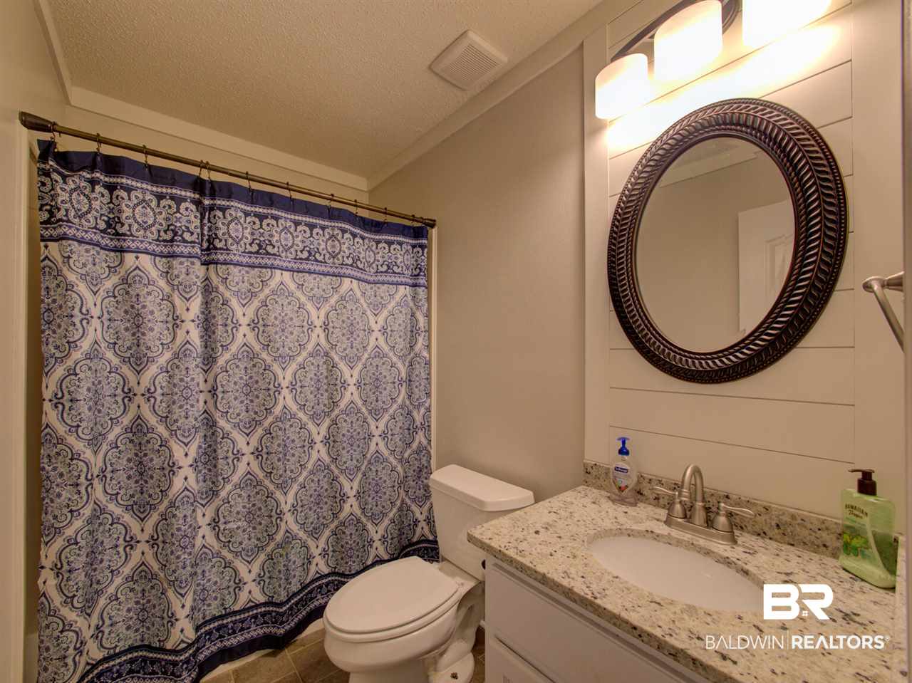 22402 Buck Road Robertsdale, AL 36567 - Photo 37 of 49 Guest Bath