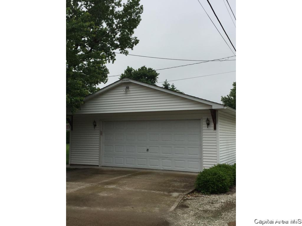 715 Morse Street Roodhouse, IL 62082 - Photo 2 of 2