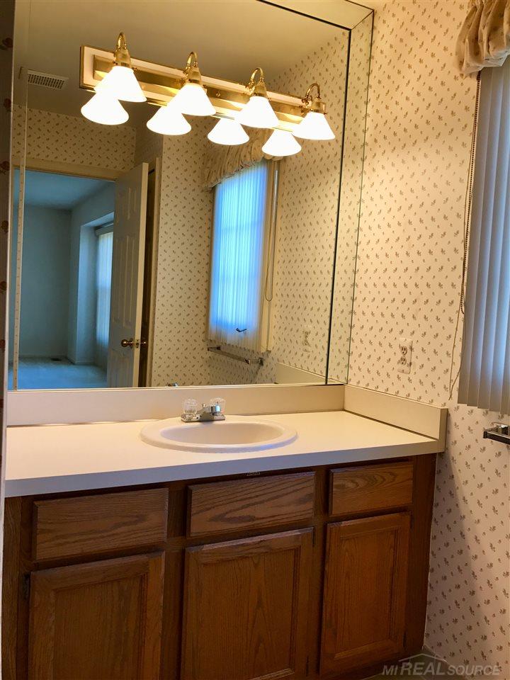 6325 Celeste Road West Bloomfield, MI 48322 - Photo 14 of 27 31335071-13.JPG