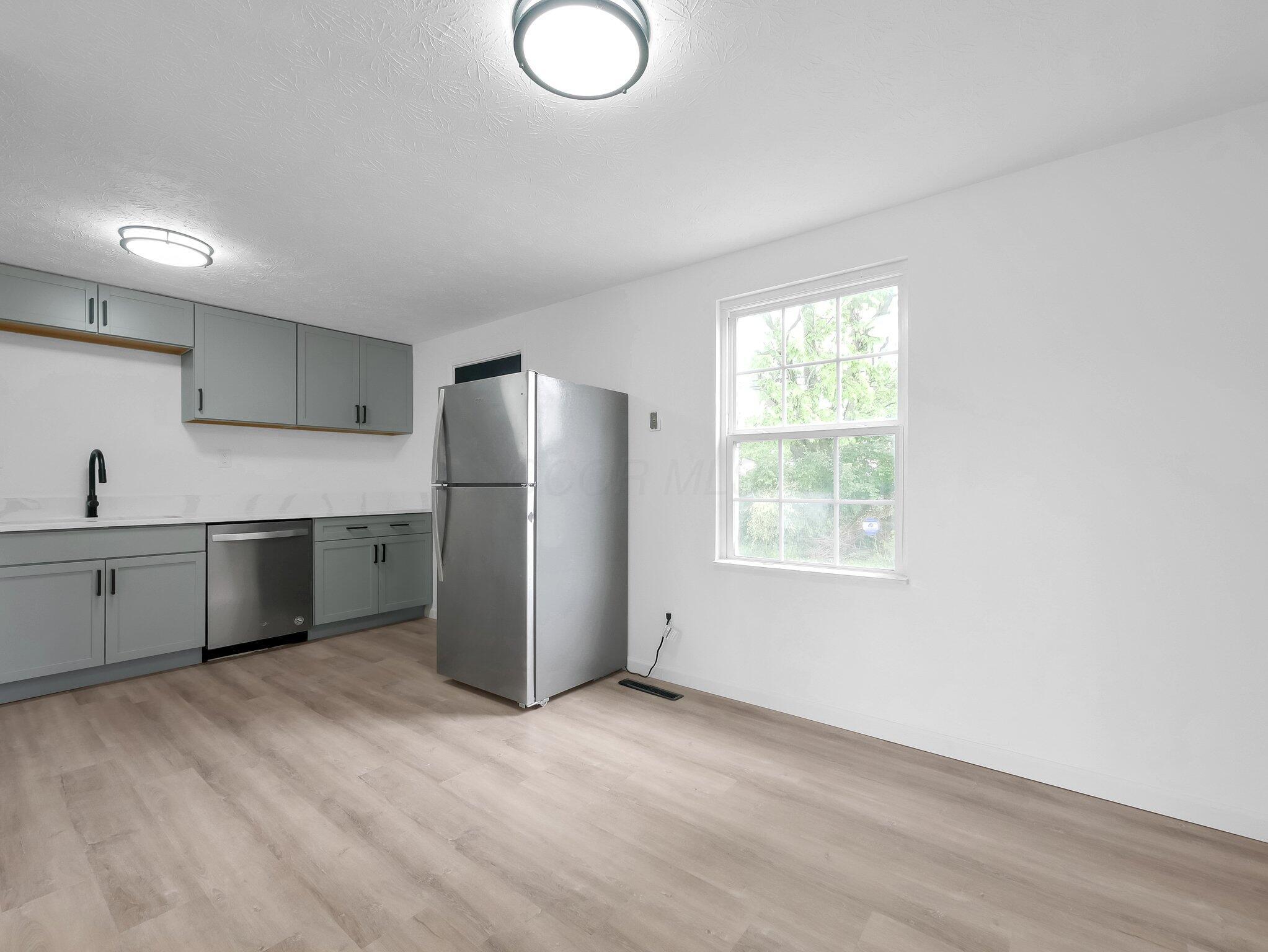 2974 Whitlow Road Columbus, OH 43232 - Photo 9 of 41 Dining Area 1-1