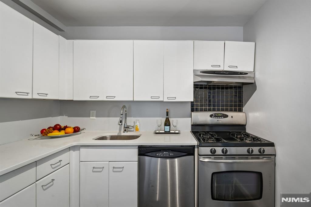 1375 River Road, Unit 1A Edgewater, NJ 07020 - Photo 12 of 20