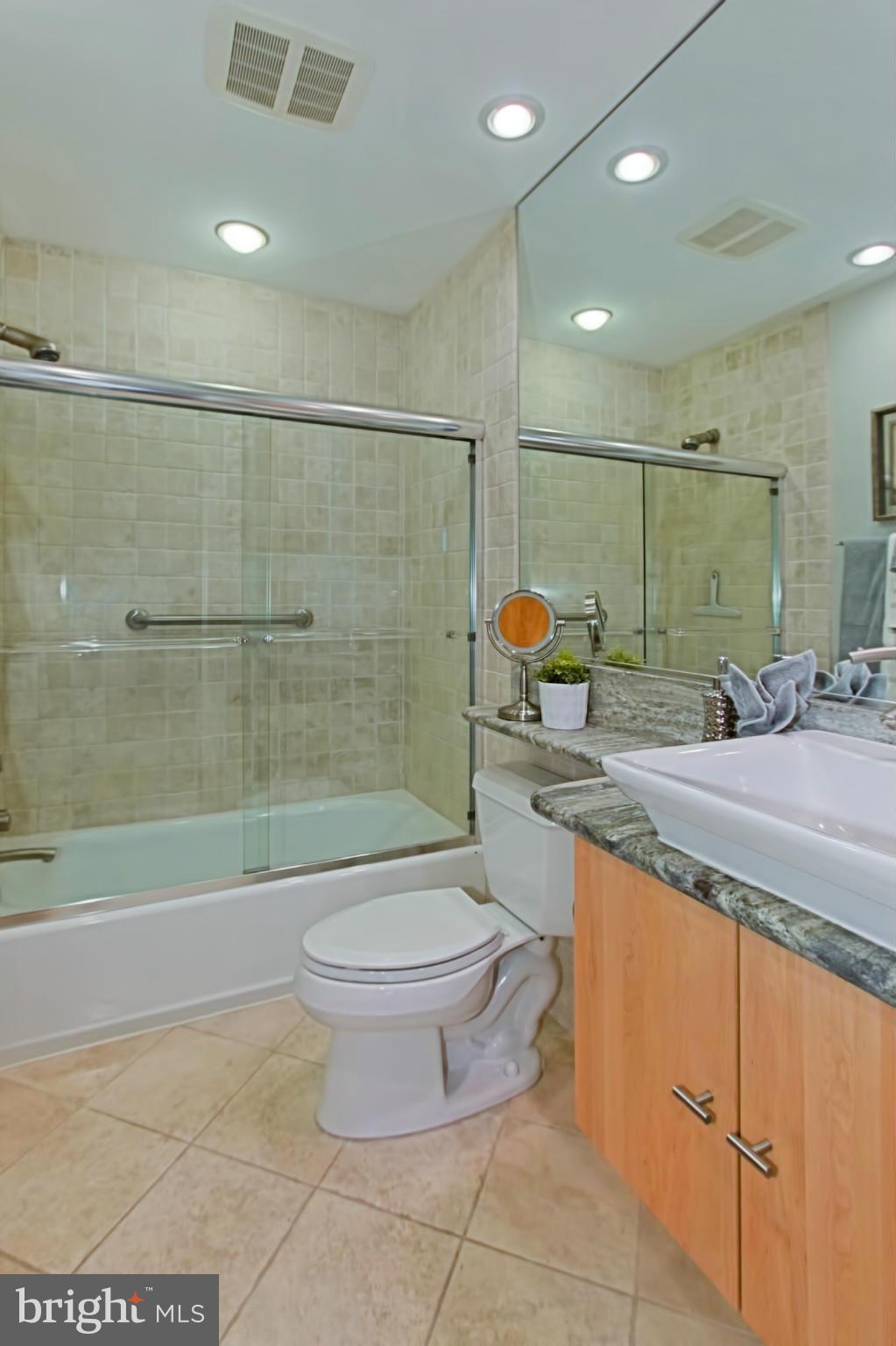 11421 Popes Head Road Fairfax, VA 22030 - Photo 16 of 27 Hall Bath