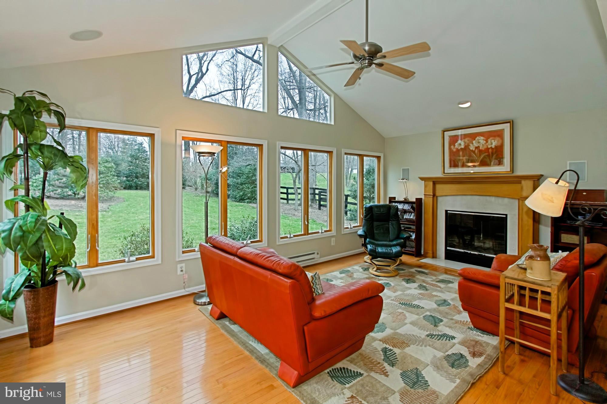 11421 Popes Head Road Fairfax, VA 22030 - Photo 10 of 27 Great Room