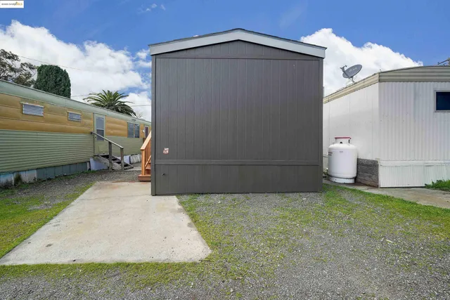 a view of a back yard of the house