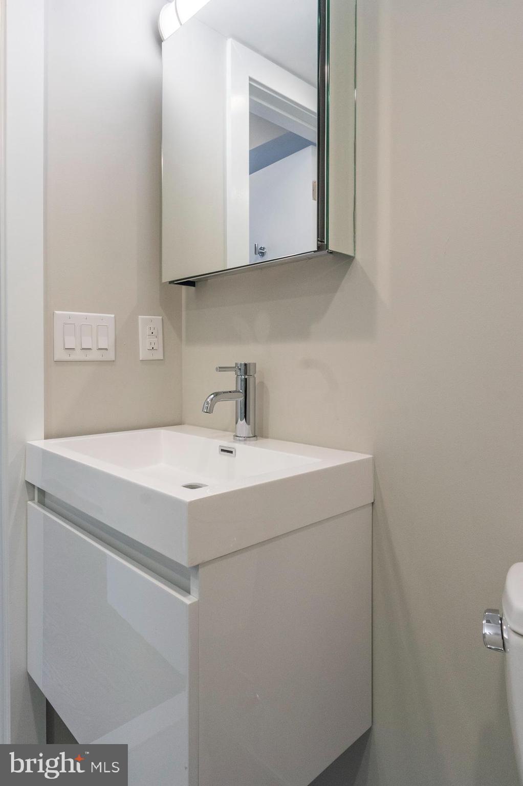 1641 Fitzwater Street, Unit B Philadelphia, PA 19146 - Photo 11 of 36