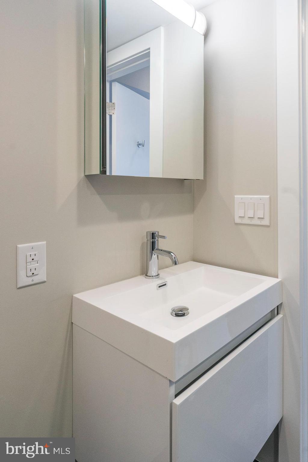 1641 Fitzwater Street, Unit B Philadelphia, PA 19146 - Photo 18 of 36