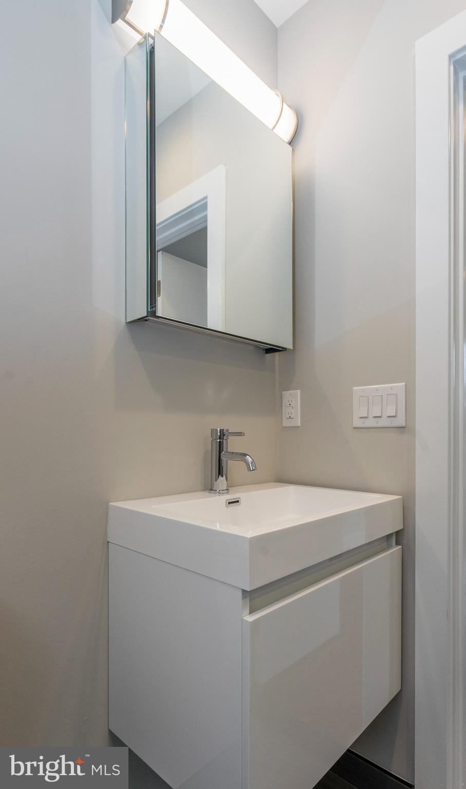 1641 Fitzwater Street, Unit B Philadelphia, PA 19146 - Photo 28 of 36