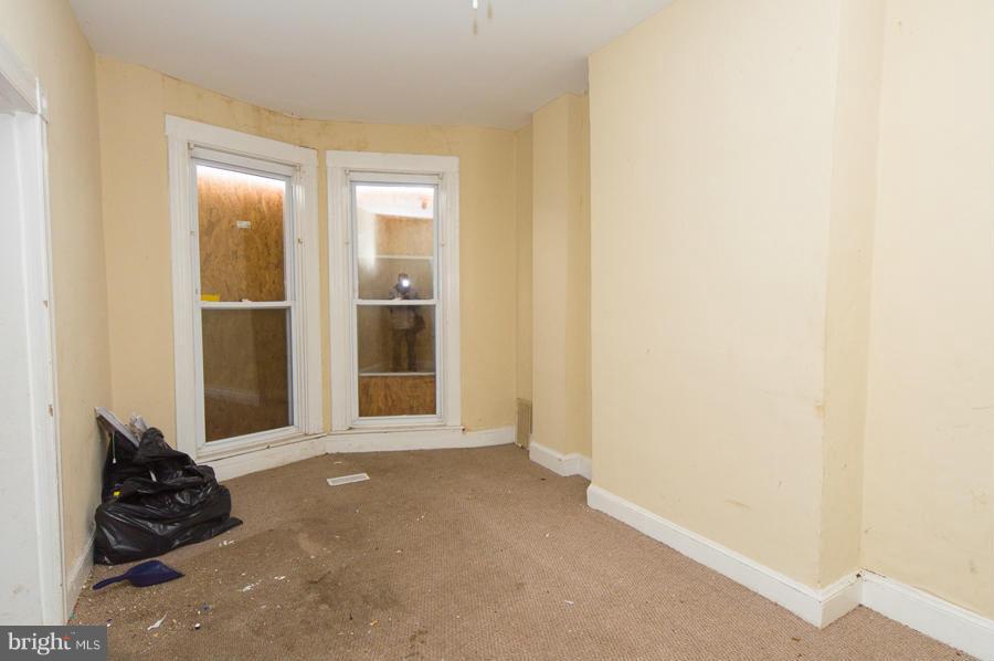 619 Appleton Street Baltimore, MD 21217 - Photo 2 of 17 Living Room