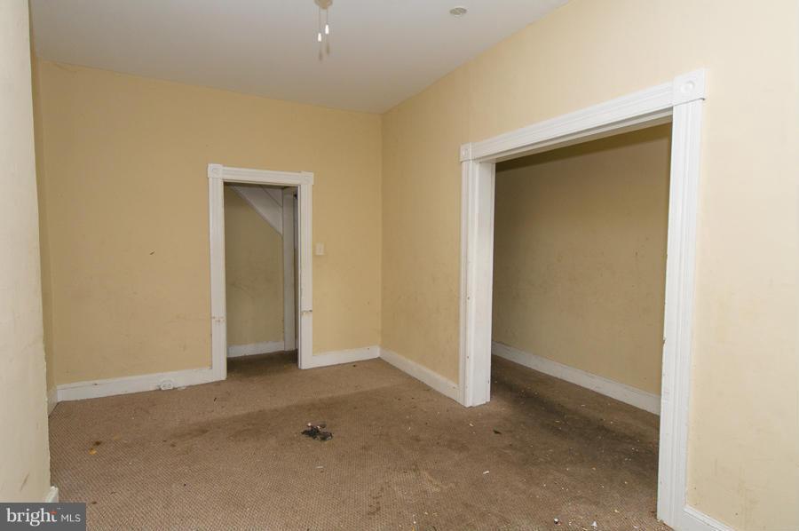 619 Appleton Street Baltimore, MD 21217 - Photo 3 of 17 Living Room