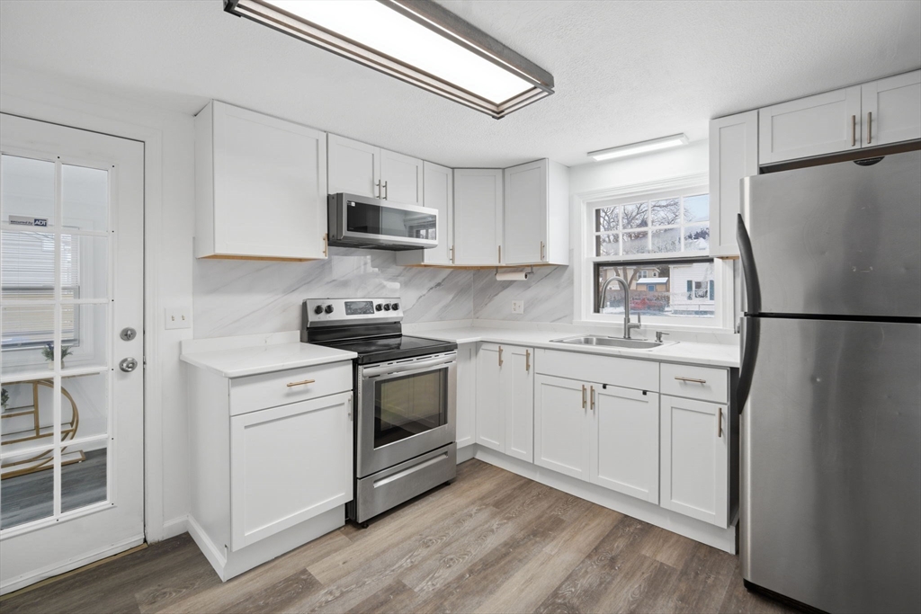 72 West Bay Path Terrace Springfield, MA 01109 - Photo 4 of 27