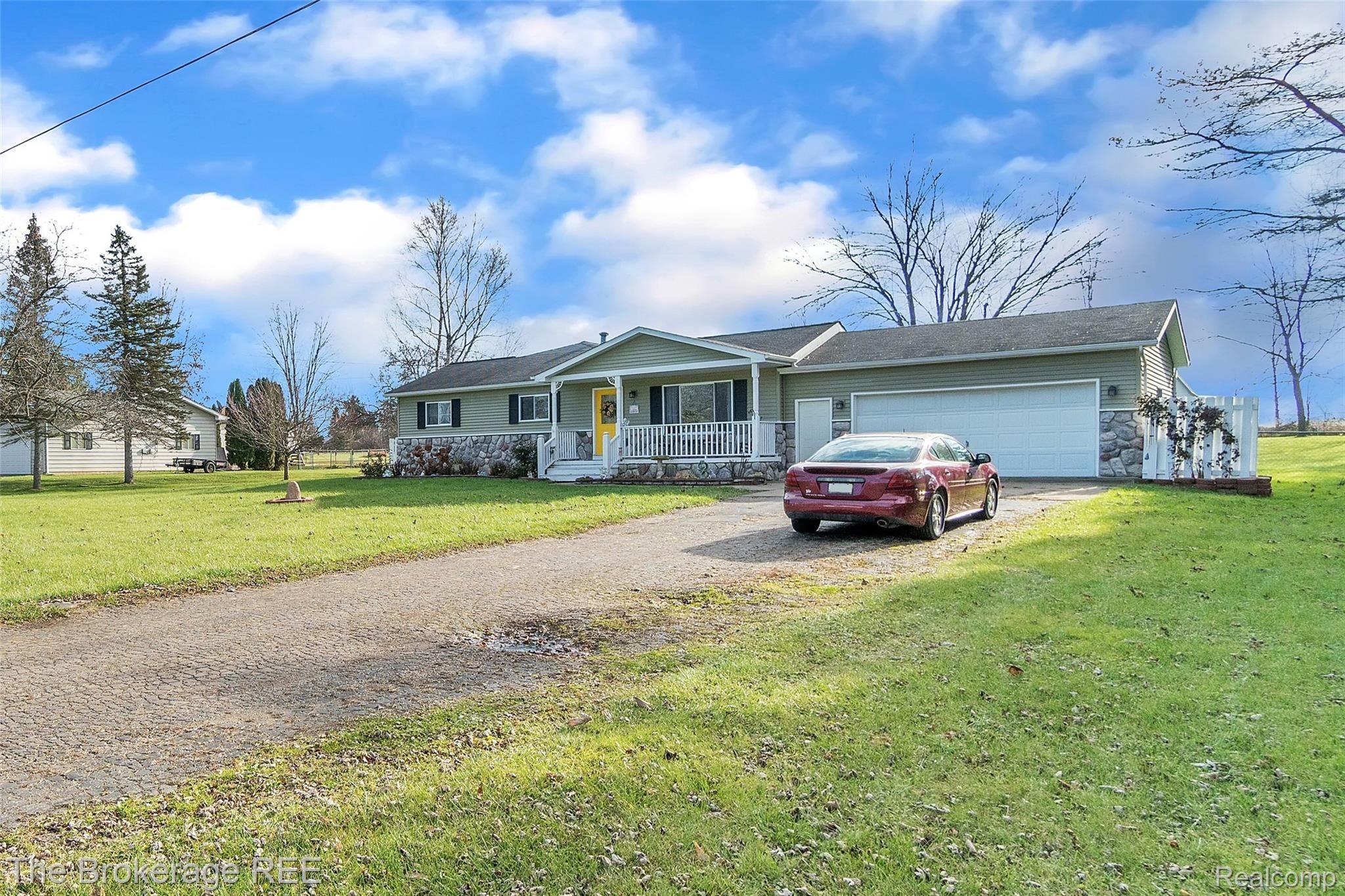 7138 East Carpenter Road Davison, MI 48423 - Photo 4 of 69 04-7138 E. Carpenter Rd-windowstill-realestate-photography-4