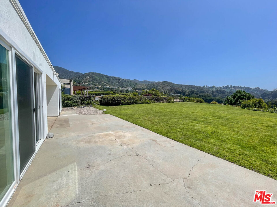 3824 Surfwood Road Malibu, CA 90265 - Photo 24 of 36 a view of a garden with an ocean