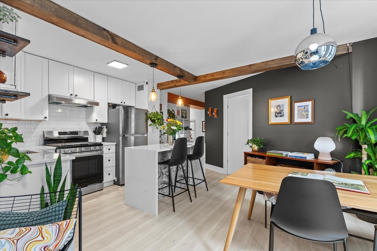 850 North Dewitt Place, Unit 7F Chicago, IL 60611 - Photo 3 of 13 a dining room filled chandelier and wooden floor
