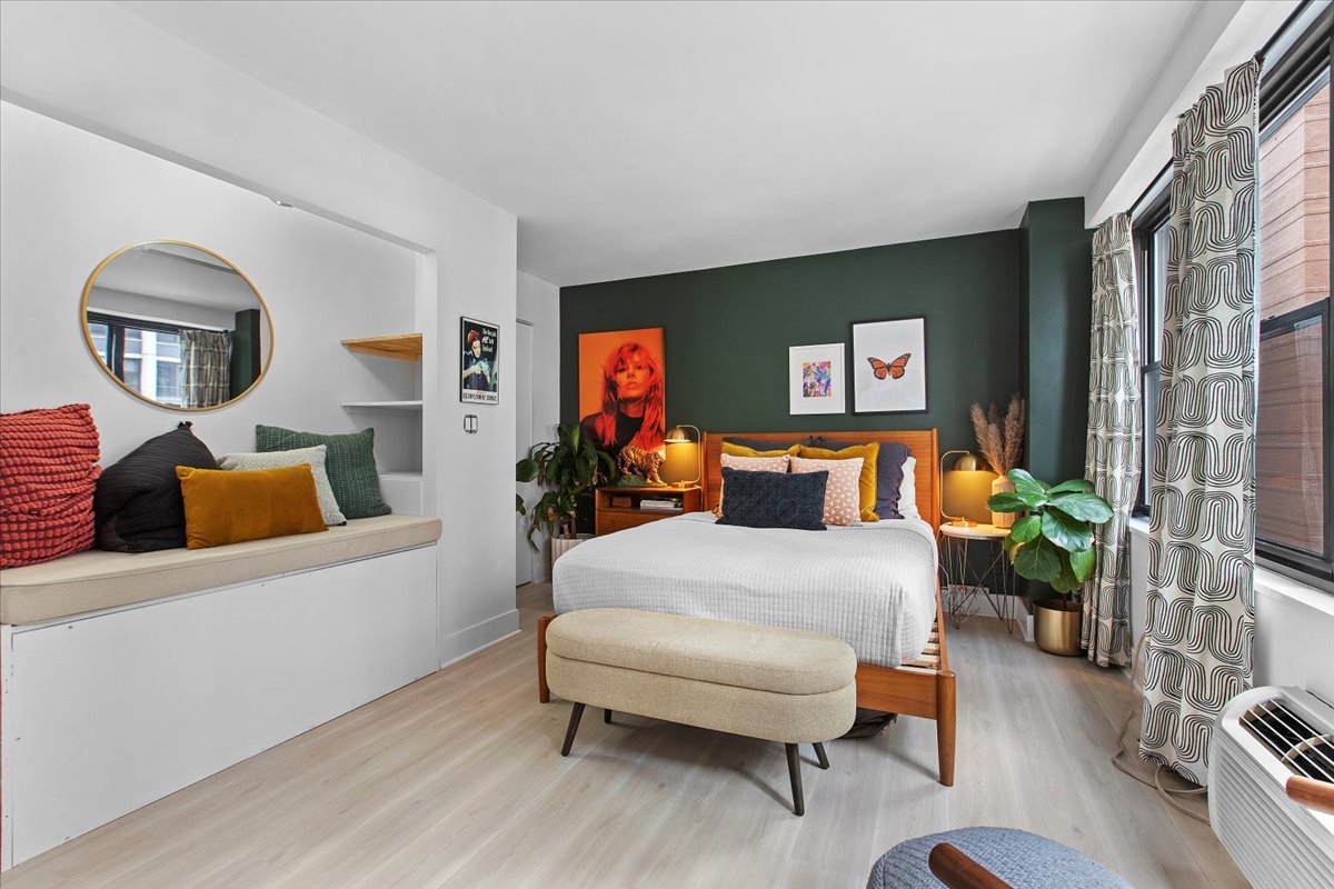 850 North Dewitt Place, Unit 7F Chicago, IL 60611 - Photo 8 of 13 a bedroom with furniture and a wooden floor