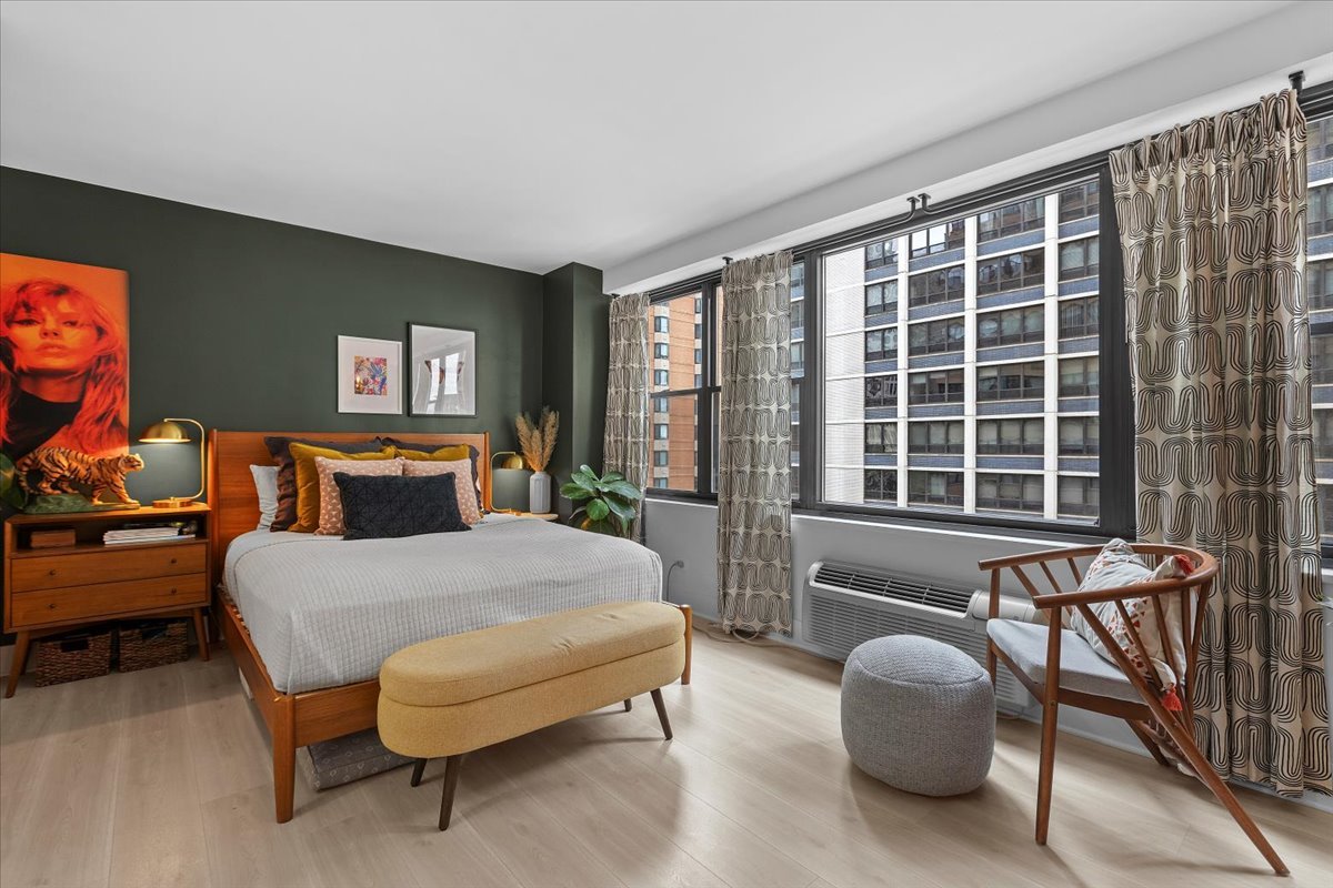 850 North Dewitt Place, Unit 7F Chicago, IL 60611 - Photo 9 of 13 a bedroom with bed and a large window