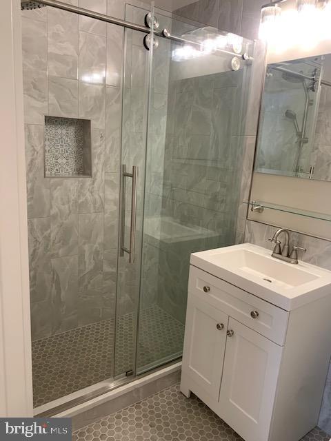 2609 Camelback Lane, Unit 3 Silver Spring, MD 20906 - Photo 27 of 41 owner's bathroom