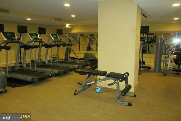 915 E Street Northwest, Unit 702 Washington, DC 20004 - Photo 5 of 10