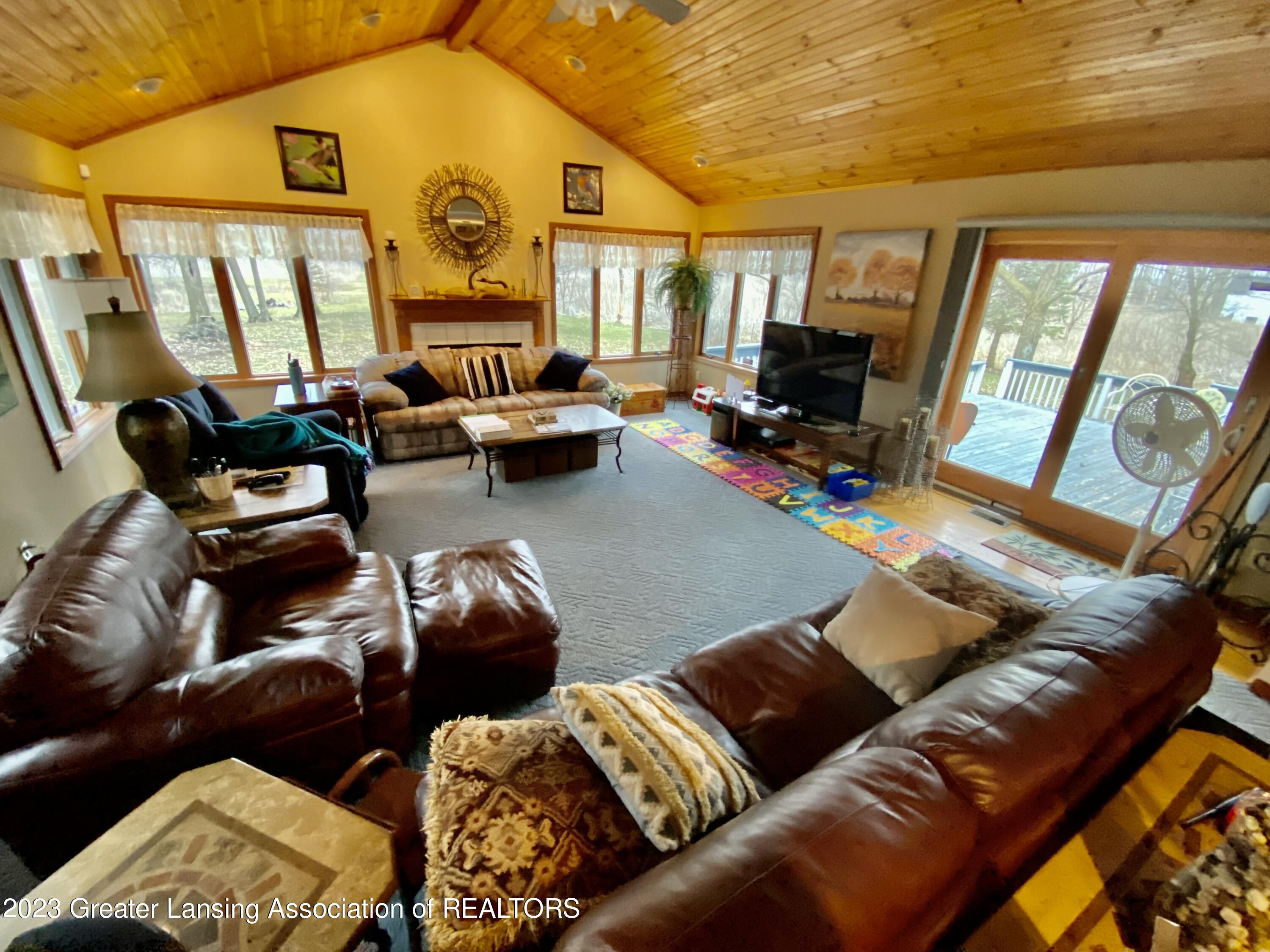8924 Royston Road Grand Ledge, MI 48837 - Photo 11 of 39 IMG-6180