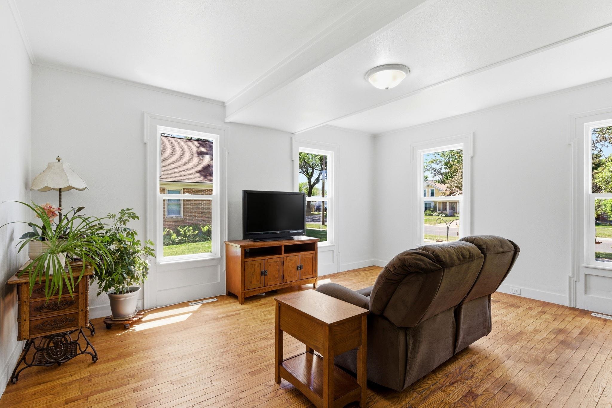 121 North 5th Street Delavan, WI 53115 - Photo 4 of 42