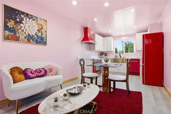 $3,000 | 17658 Martha Street, Encino, CA 91316