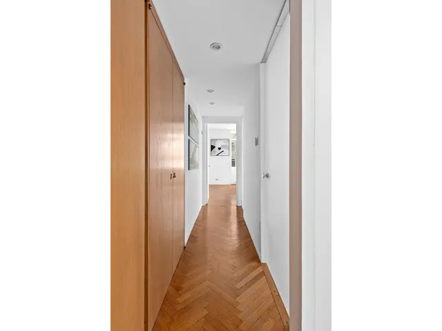 $1,895,000 | 24 West 55th Street, Unit 11D | Midtown Central