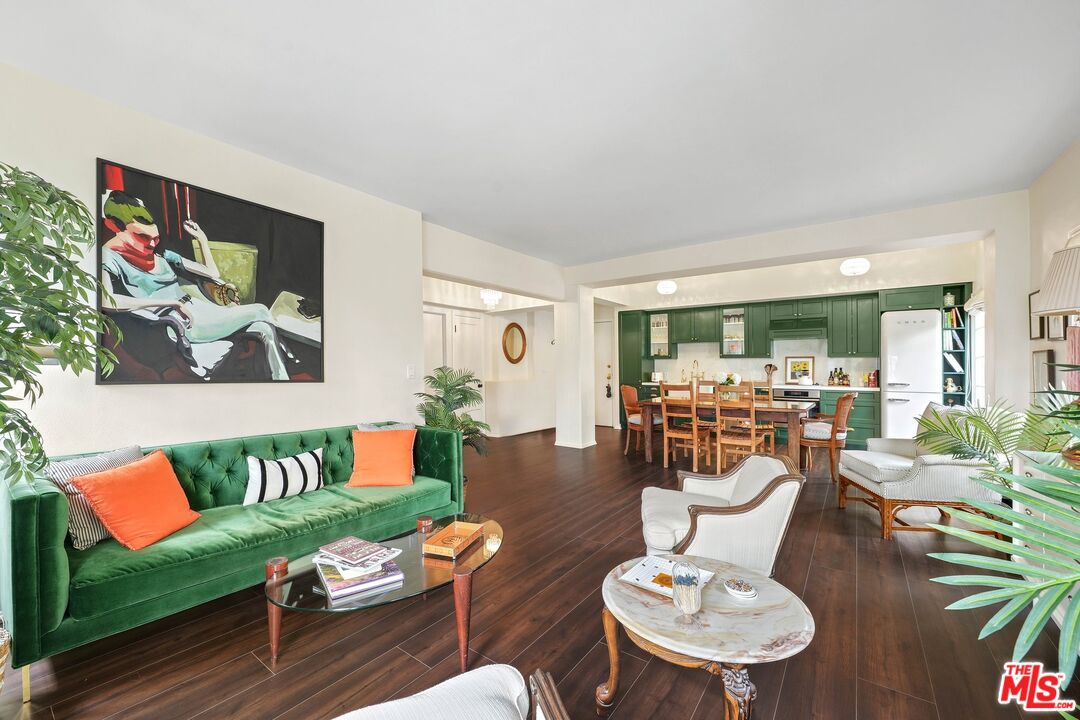 109 North Sycamore Ave Unit 204